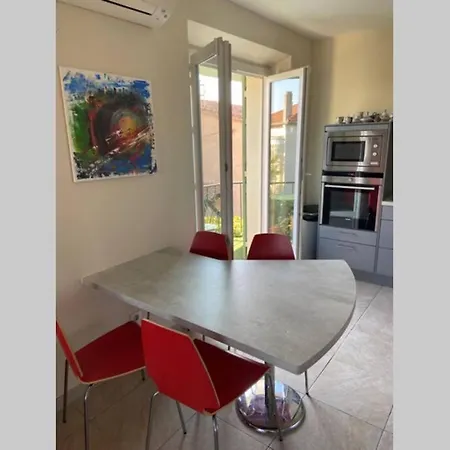 Appart. Familial Avec Piscine Jacuzzi Clim. Wifi Apartamento *